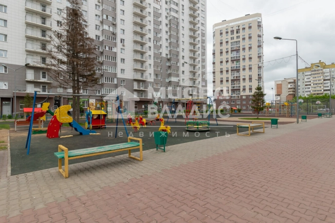 Купить трехкомнатную квартиру в Омске. Вариант № 3274754, 17, площадь -  квм, цена 12700000 рублей