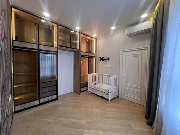 Купить квартиру в Москве. Вариант № 10235681, 28, площадь -  квм, цена 44000000 рублей