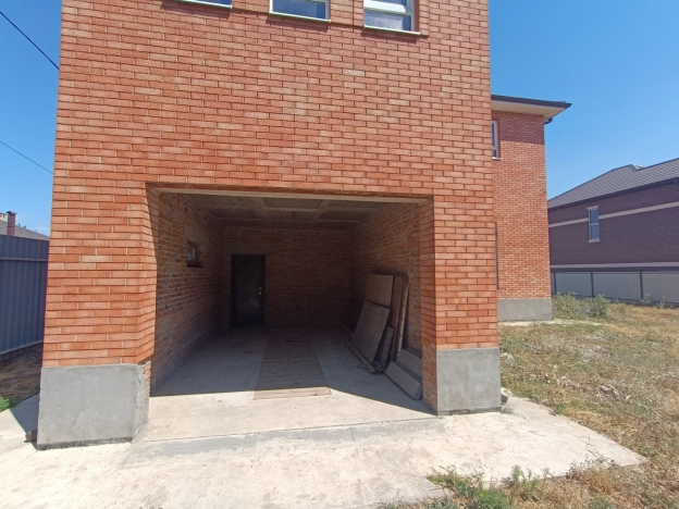 Купить дом в Азове. Вариант № 23557, 8, площадь -  квм, цена 9999998 рублей