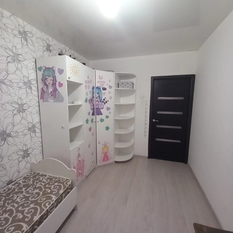 Купить трехкомнатную квартиру на вторичке в Микрорайоне 8-й, Элиста в Элисте. Вариант № 18606, 4, площадь -  квм, цена 5500000 рублей