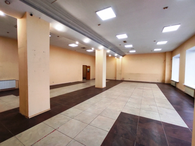 Снять коммерческую недвижимость в Омске. Вариант № 7694797, 1, площадь -  квм, цена 200000 рублей