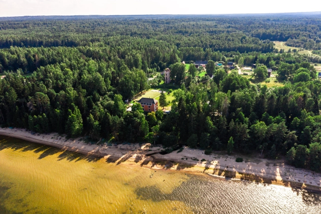 Купить земельный участок на улице Заречный переулок в Ленинградской области. Вариант № 579, 7, площадь - квм, цена 77000000 рублей