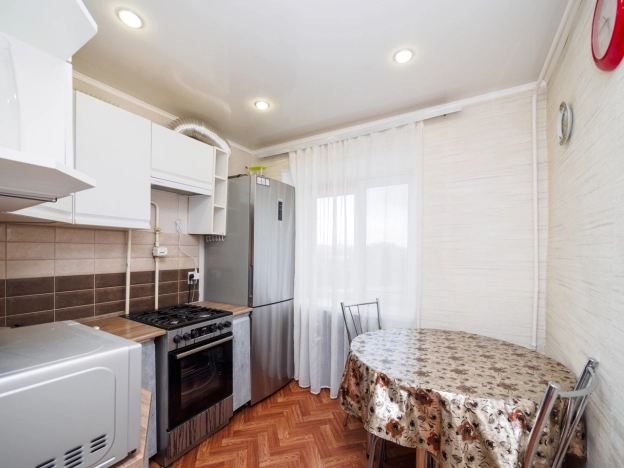 Купить двухкомнатную квартиру в Омске. Вариант № 3113240, 6, площадь -  квм, цена 3900000 рублей