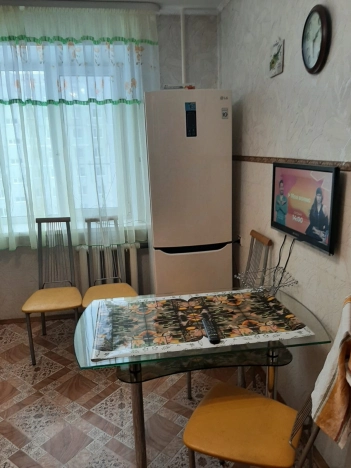 Снять квартиру в Тобольске. Вариант № 10332171, 4, площадь -  квм, цена 45000 рублей