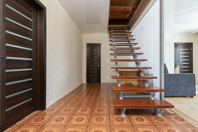 Купить дом в Омске. Вариант № 5779, 27, площадь -  квм, цена 9360000 рублей