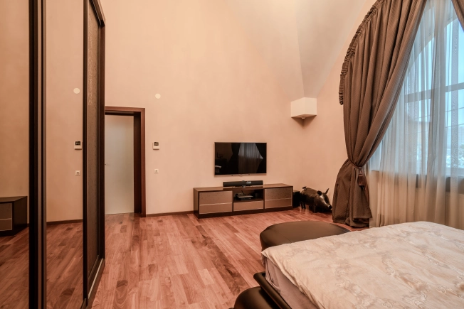 Купить дом в Москве. Вариант № 9148977, 18, площадь - квм, цена 75000000 рублей