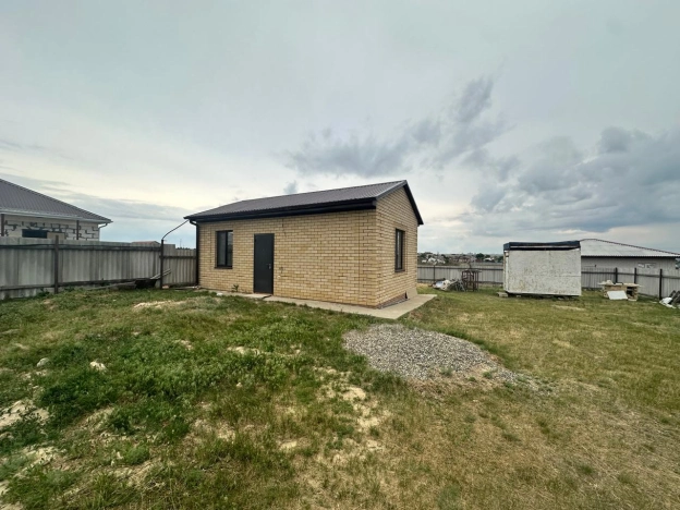 Купить дом в районе Юго-Западный в Элисте. Вариант № 48466, 1, площадь -  квм, цена 3100000 рублей