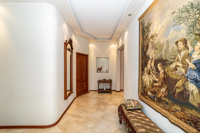 Купить квартиру на улице Октябрьский проспект в Владимире. Вариант № 1222, 38, площадь -  квм, цена 25000000 рублей