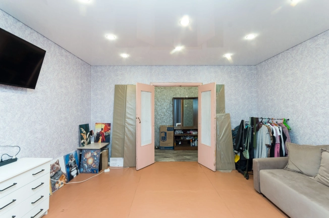 Купить трехкомнатную квартиру в Тюменской области. Вариант № 7802, 2, площадь -  квм, цена 5450000 рублей