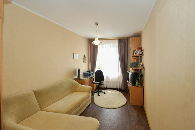 Купить трехкомнатную квартиру в районе Ленинский в Новосибирске. Вариант № 54252, 10, площадь -  квм, цена 8900000 рублей