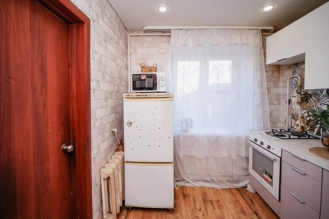 Купить двухкомнатную квартиру в Омске. Вариант № 8511441, 9, площадь -  квм, цена 4000000 рублей