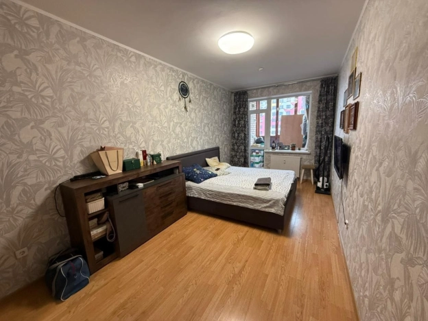 Купить трехкомнатную квартиру у метро Садовая в Санкт-Петербурге. Вариант № 10359086, 4, площадь -  квм, цена 9500000 рублей