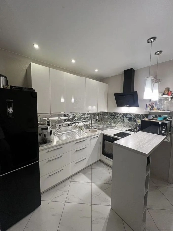 Купить квартиру на улице бульвар Строителей в Кемерове. Вариант № 50937, 1, площадь -  квм, цена 8600000 рублей