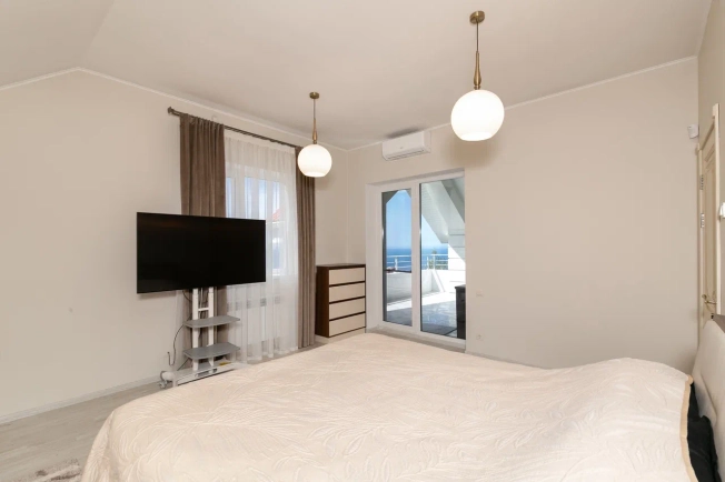 Купить дом в Севастополе. Вариант № 32104, 10, площадь -  квм, цена 67000000 рублей