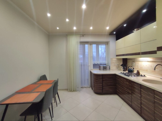 Снять квартиру в Калининграде. Вариант № 9819783, 4, площадь -  квм, цена 45000 рублей