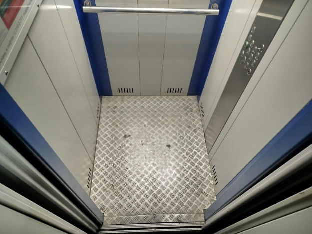 Купить однокомнатную квартиру в Новосибирской области. Вариант № 10456863, 5, площадь -  квм, цена 3300000 рублей