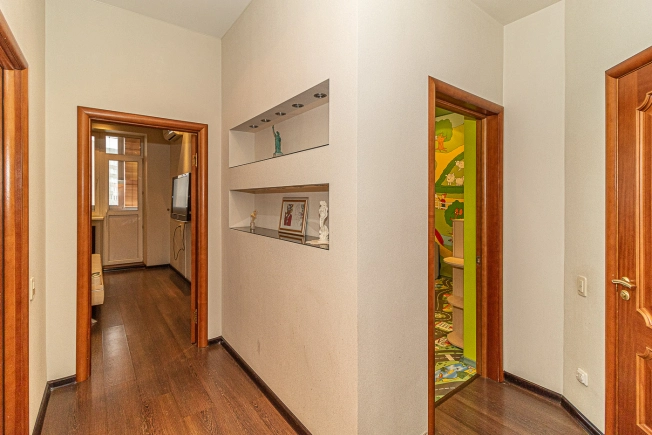 Купить квартиру на улице Октябрьский проспект в Владимире. Вариант № 1222, 34, площадь -  квм, цена 25000000 рублей