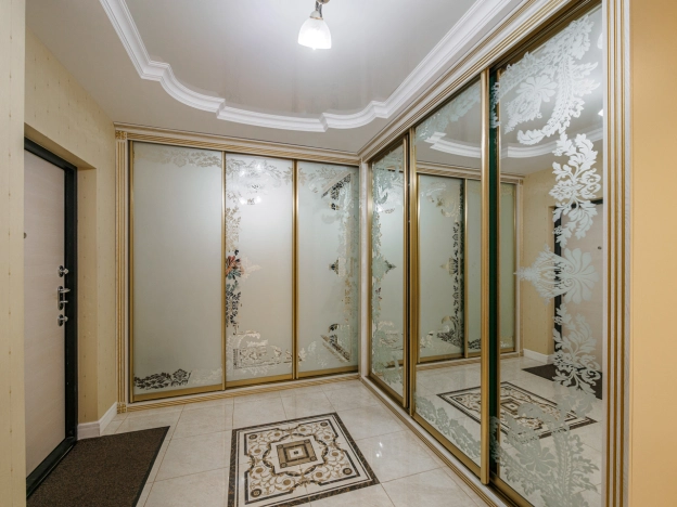 Купить трехкомнатную квартиру в Омске. Вариант № 203416, 24, площадь -  квм, цена 21000000 рублей