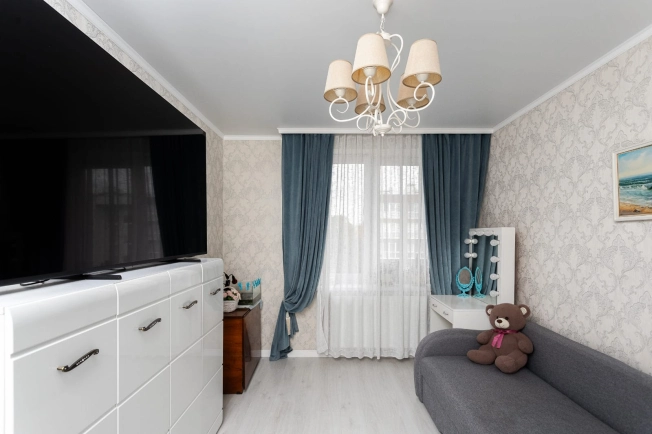 Купить трехкомнатную квартиру на улице Олега Кошевого в Калининграде. Вариант № 37607, 19, площадь -  квм, цена 17500000 рублей