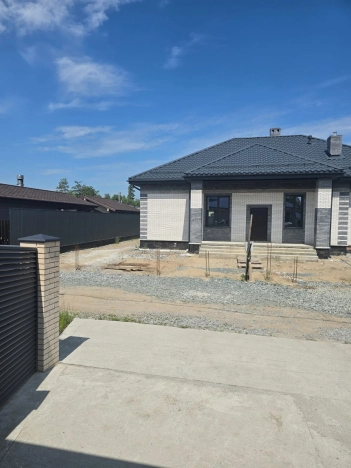 Купить дом на улице Набережная в Тюменской области. Вариант № 23503, 0, площадь -  квм, цена 29000000 рублей