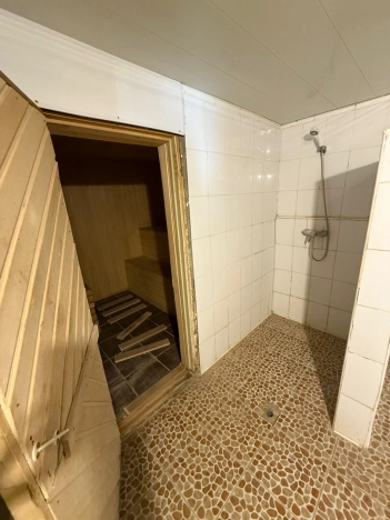 Купить дом на улице Хомутникова в Элисте. Вариант № 6421, 3, площадь -  квм, цена 12700000 рублей