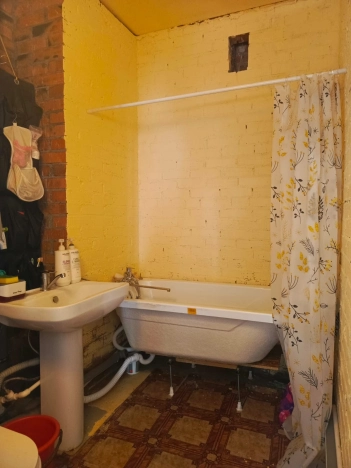 Купить квартиру со свободной планировкой на вторичке в Новосибирской области. Вариант № 3867823, 5, площадь -  квм, цена 4450000 рублей