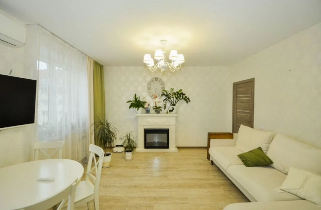 Купить трехкомнатную квартиру в районе Ленинский в Новосибирске. Вариант № 54736, 19, площадь -  квм, цена 8200000 рублей