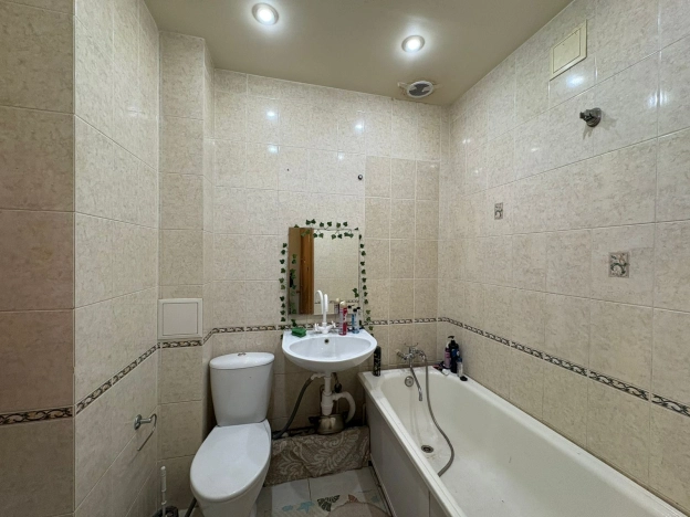 Купить однокомнатную квартиру в районе Дзержинский в Волгограде. Вариант № 6827168, 5, площадь -  квм, цена 3400000 рублей