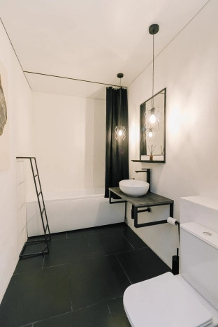 Купить четырехкомнатную квартиру в Новосибирской области. Вариант № 8448588, 20, площадь -  квм, цена 17999999 рублей