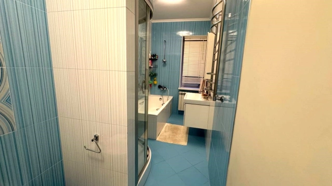 Купить многокомнатную квартиру в Калужской области. Вариант № 5871146, 13, площадь - квм, цена 25600000 рублей