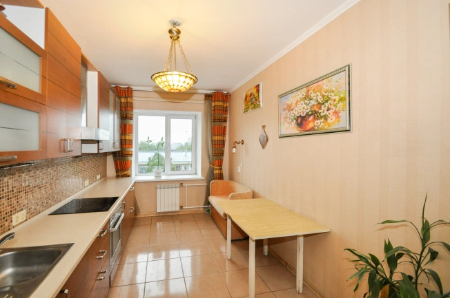 Купить трехкомнатную квартиру на улице Ватутина в Новосибирске. Вариант № 3056008, 2, площадь -  квм, цена 11890000 рублей