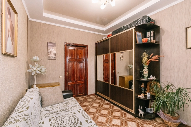 Купить трехкомнатную квартиру в районе Ленинский в Новосибирске. Вариант № 8462578, 4, площадь -  квм, цена 4699999 рублей