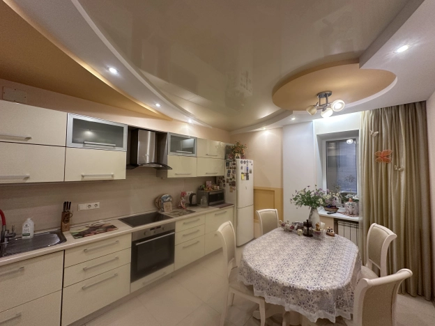 Купить однокомнатную квартиру в Волгограде. Вариант № 14446, 3, площадь -  квм, цена 6300000 рублей