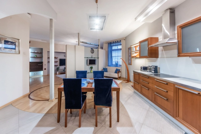 Купить квартиру в Москве. Вариант № 9089382, 8, площадь -  квм, цена 35999000 рублей