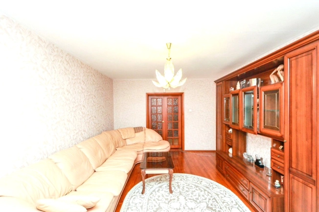 Купить трехкомнатную квартиру в Иркутске. Вариант № 9195640, 4, площадь -  квм, цена 16000000 рублей