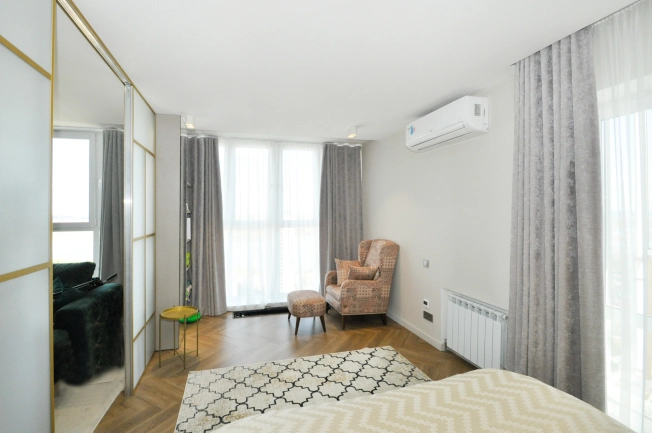 Купить трехкомнатную квартиру в Новосибирске. Вариант № 4137708, 12, площадь -  квм, цена 15500000 рублей