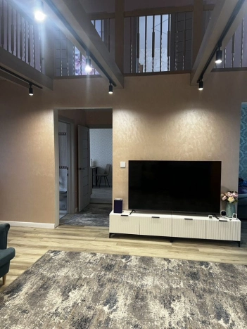 Купить дом в Новосибирске. Вариант № 7775474, 8, площадь -  квм, цена 9400000 рублей