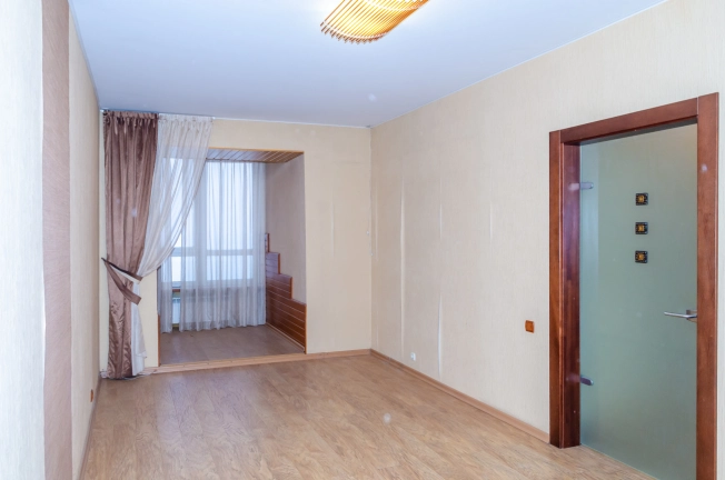 Купить трехкомнатную квартиру на улице Жилмассив в Новосибирской области. Вариант № 8657724, 17, площадь -  квм, цена 16900000 рублей