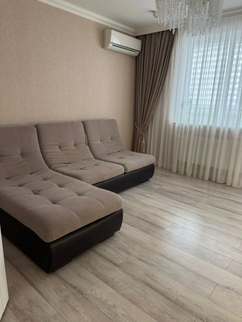 Купить трехкомнатную квартиру в Ростовской области. Вариант № 3265596, 2, площадь -  квм, цена 12500000 рублей