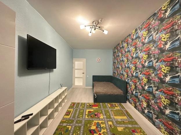 Купить трехкомнатную квартиру у метро Садовая в Санкт-Петербурге. Вариант № 9974099, 17, площадь -  квм, цена 9390000 рублей