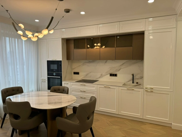 Купить двухкомнатную квартиру на вторичке у метро Молодежная в Москве. Вариант № 53318, 0, площадь -  квм, цена 44800000 рублей