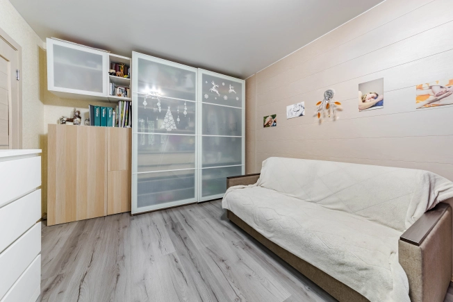 Купить однокомнатную квартиру в районе Приморский в Санкт-Петербурге. Вариант № 7589126, 13, площадь -  квм, цена 7500000 рублей