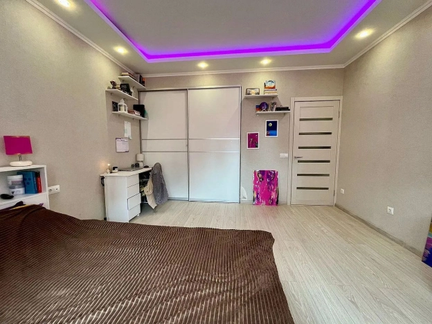 Купить однокомнатную квартиру в Ростовской области. Вариант № 9265049, 2, площадь -  квм, цена 5599999 рублей