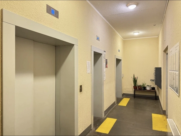 Купить квартиру в Москве. Вариант № 8599674, 38, площадь -  квм, цена 26000000 рублей