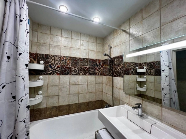 Купить трехкомнатную квартиру на улице Кленовый бульвар в Москве. Вариант № 10627867, 33, площадь -  квм, цена 18000000 рублей