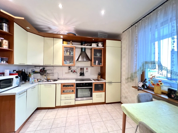 Купить трехкомнатную квартиру в ЮЗАО в Москве. Вариант № 24229, 11, площадь -  квм, цена 33000000 рублей