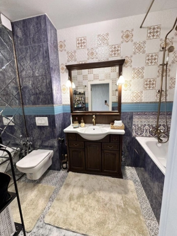 Купить трехкомнатную квартиру в Омске. Вариант № 3274754, 9, площадь -  квм, цена 12700000 рублей