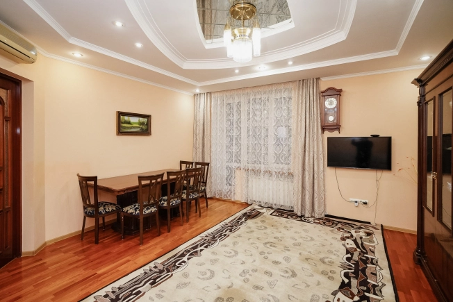 Купить трехкомнатную квартиру в Омске. Вариант № 8417924, 1, площадь -  квм, цена 18950000 рублей