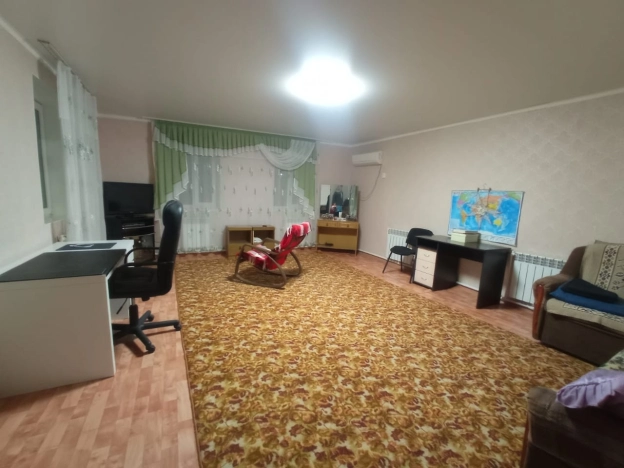 Купить дом в Элисте. Вариант № 10301104, 8, площадь -  квм, цена 8500000 рублей