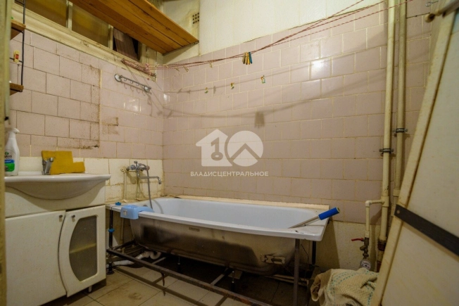 Купить квартиру в районе Дзержинский в Новосибирске. Вариант № 8350915, 12, площадь -  квм, цена 4360000 рублей